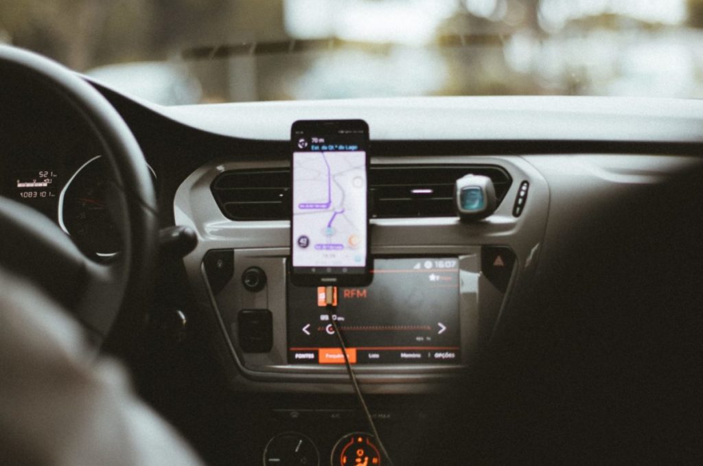 smartphone mount inside car